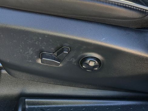 Used 2025 Chrysler Pacifica Limited image 24