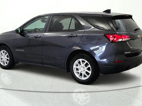 Used 2022 Chevrolet Equinox LS w/ LS Convenience Package FWD image 4