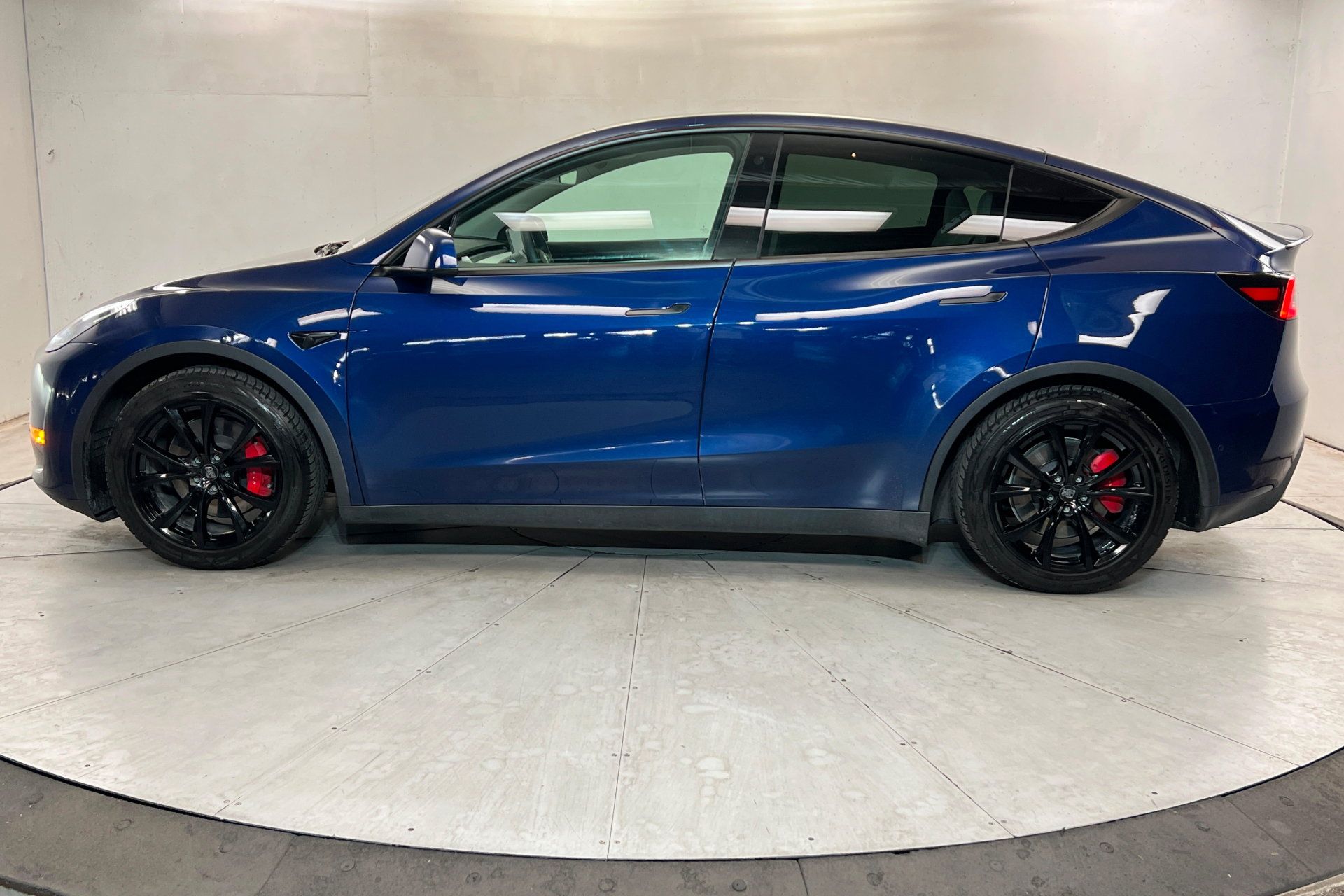 Used 2022 Tesla Model Y Performance AWD/4WD image 2