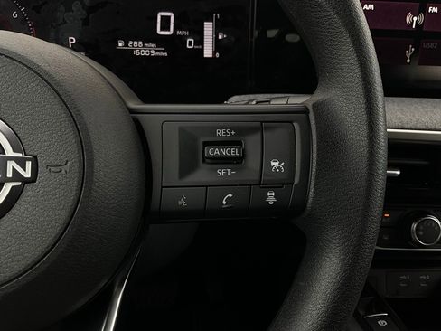 Used 2025 Nissan Kicks SV image 32