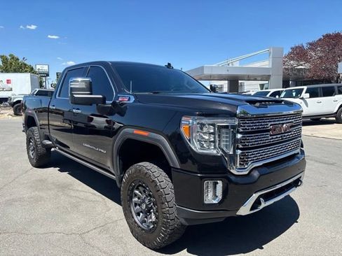 Used 2021 GMC Sierra 2500 Denali w/ Denali Black Diamond Edition AWD/4WD image 3