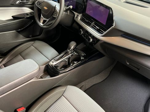 New 2025 Chevrolet Trax LT w/ Driver Confidence Package FWD image 16