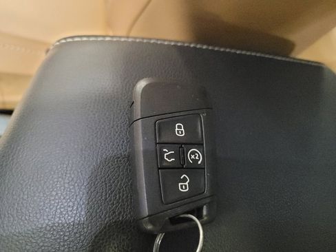 Used 2022 Volkswagen Tiguan SE FWD image 32