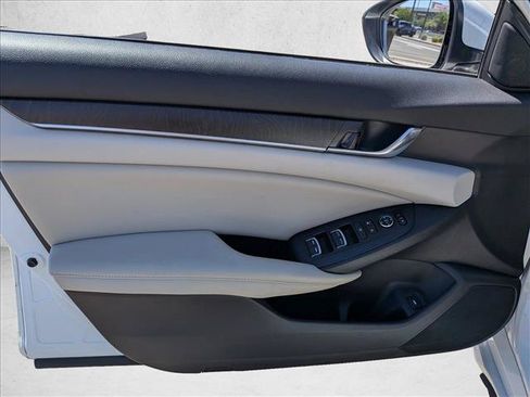 Used 2019 Honda Accord EX image 10