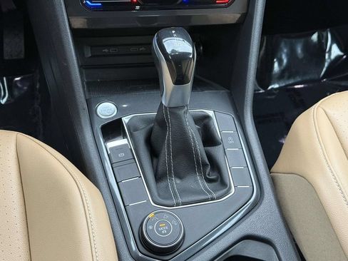 Used 2022 Volkswagen Tiguan SE AWD/4WD image 17