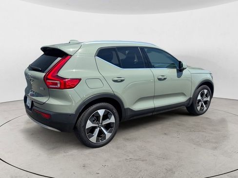 Used 2025 Volvo XC40 B5 Plus AWD/4WD image 7