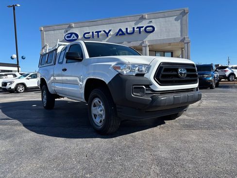 Used 2022 Toyota Tacoma SR image 1