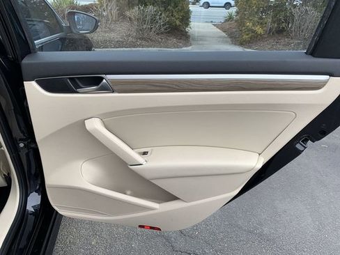 Used 2018 Volkswagen Passat 2.0T SE image 11