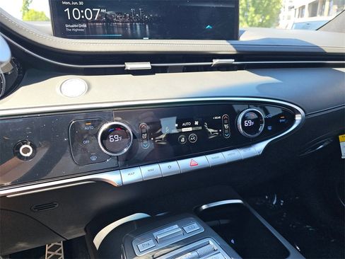 Used 2025 Genesis GV70 3.5T Sport w/ Sport Advanced Package image 29