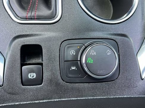 Used 2023 Chevrolet Traverse RS AWD/4WD image 36