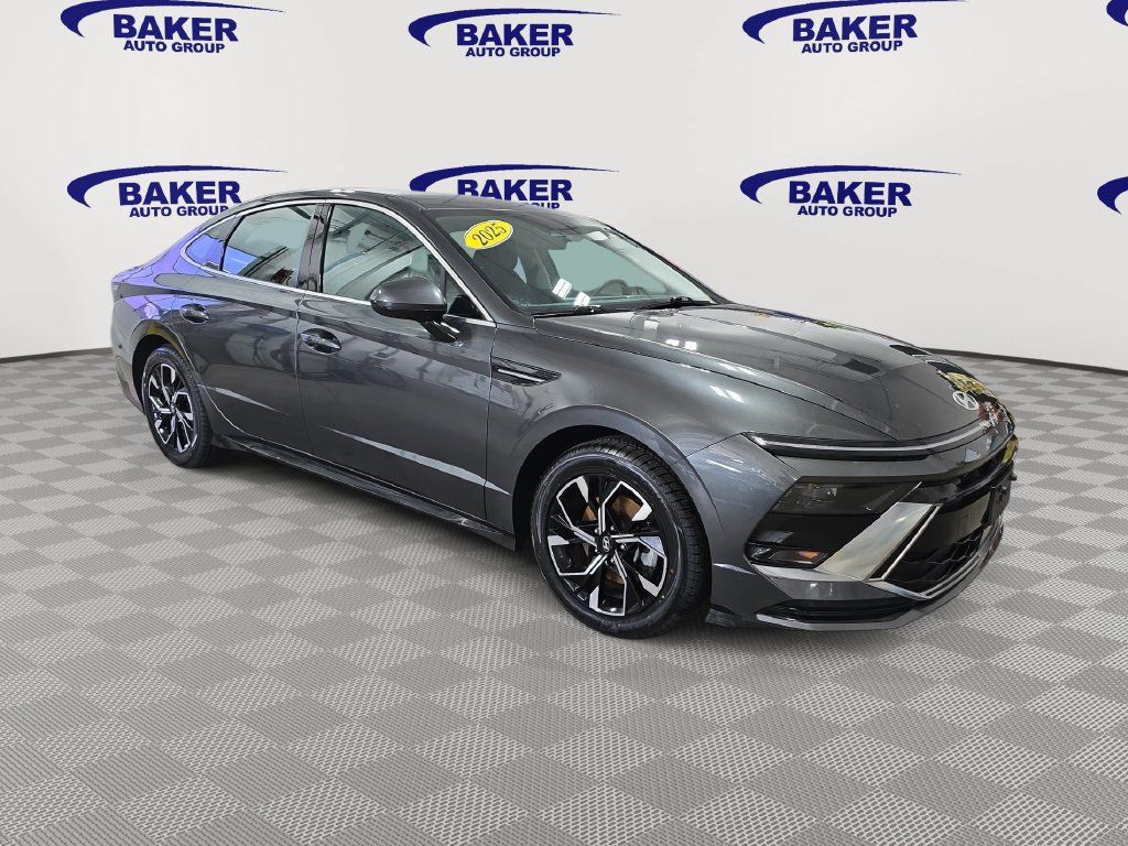 Used 2025 Hyundai Sonata SEL FWD image 3