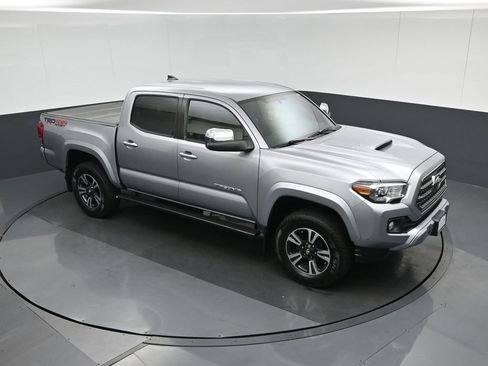 Used 2017 Toyota Tacoma TRD Sport image 57