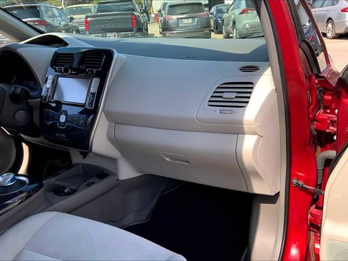 Used 2012 Nissan Leaf SV image 17