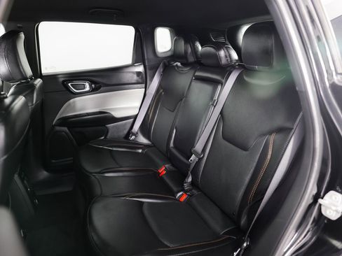 Used 2023 Jeep Compass Limited image 17