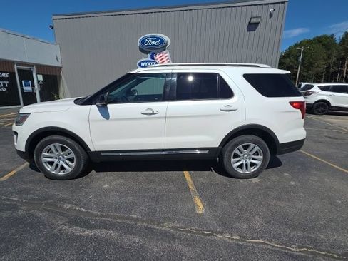 Used 2018 Ford Explorer XLT AWD/4WD image 2