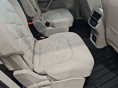 New 2026 Volkswagen Atlas SE FWD image 17