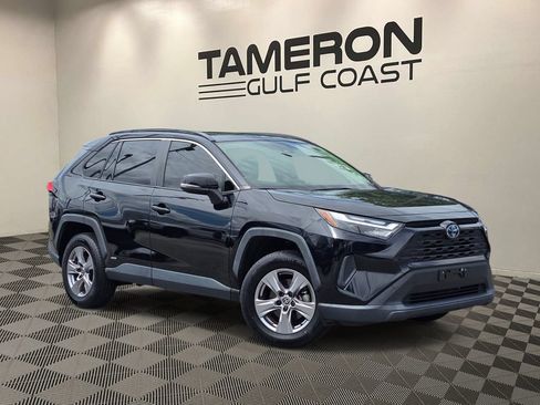 Used 2022 Toyota RAV4 XLE w/ Convenience Package AWD/4WD image 1