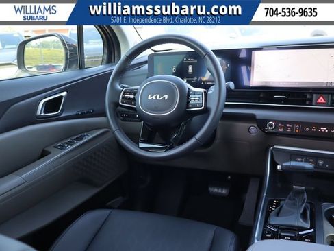 Used 2025 Kia Carnival EX FWD image 14