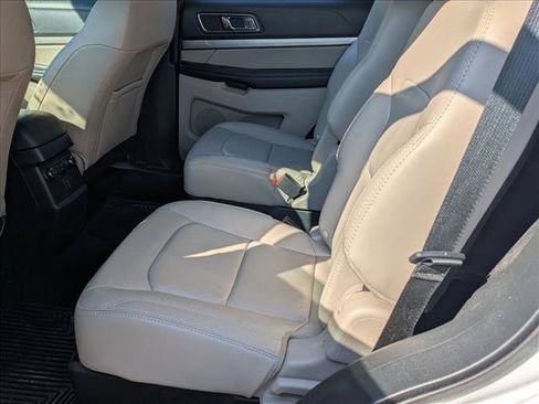 Used 2018 Ford Explorer XLT w/ Equipment Group 202A image 11