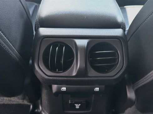 Used 2022 Jeep Wrangler Unlimited Sahara AWD/4WD image 28