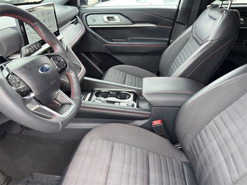 Used 2025 Ford Explorer ST-Line w/ ST-Line Street Pack image 12
