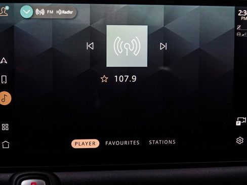 Used 2025 Land Rover Defender 110 S image 25