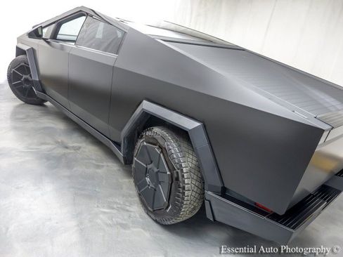 Used 2024 Tesla Cybertruck AWD Crew Cab image 10