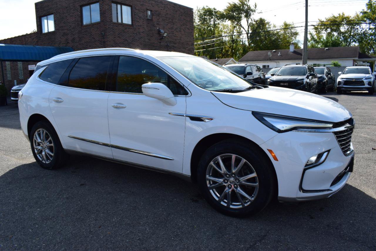 Used 2023 Buick Enclave Essence w/ Experience Buick Package FWD image 4