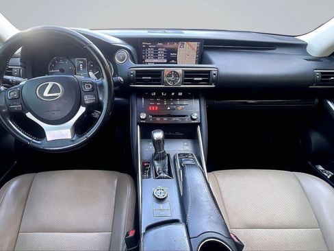 Used 2018 Lexus IS 300 w/ Comfort Package RWD image 16