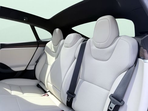 Used 2025 Tesla Model S image 36