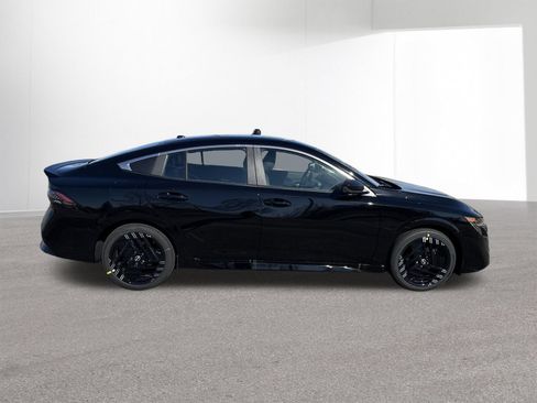 New 2026 Nissan Sentra SR w/ SR Premium Package FWD image 32