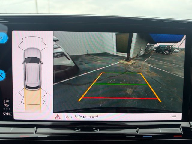 Used 2026 Volkswagen Atlas Cross Sport SE w/ Panoramic Sunroof Package FWD image 9