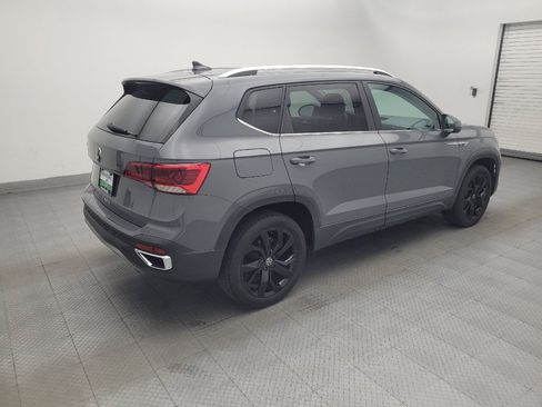 Used 2022 Volkswagen Taos SEL w/ Panoramic Sunroof Package FWD image 10