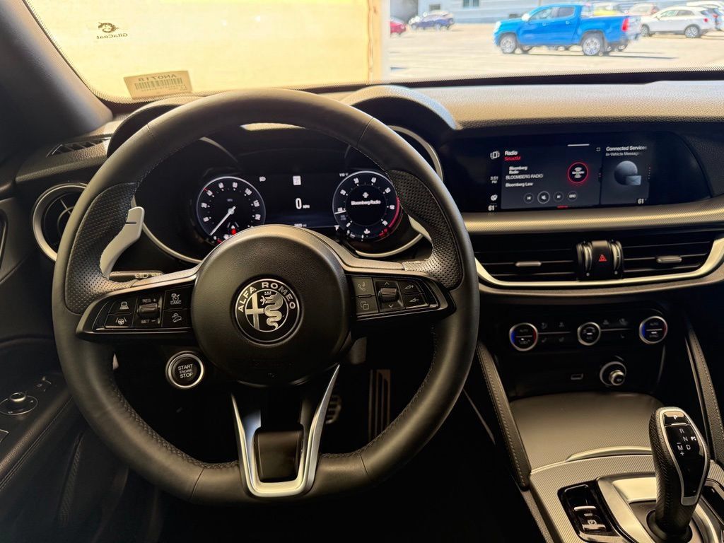 New 2025 Alfa Romeo Stelvio Sprint w/ Convenience Package AWD/4WD image 23