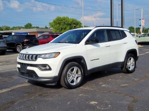 Used 2024 Jeep Compass Latitude AWD/4WD image 4