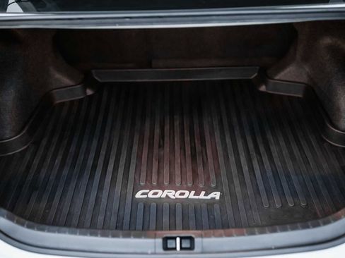 Used 2019 Toyota Corolla LE image 18