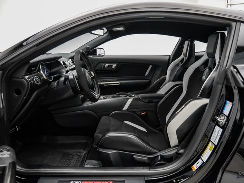 Used 2021 Ford Mustang Shelby GT500 w/ Carbon Fiber Track Pack RWD image 35