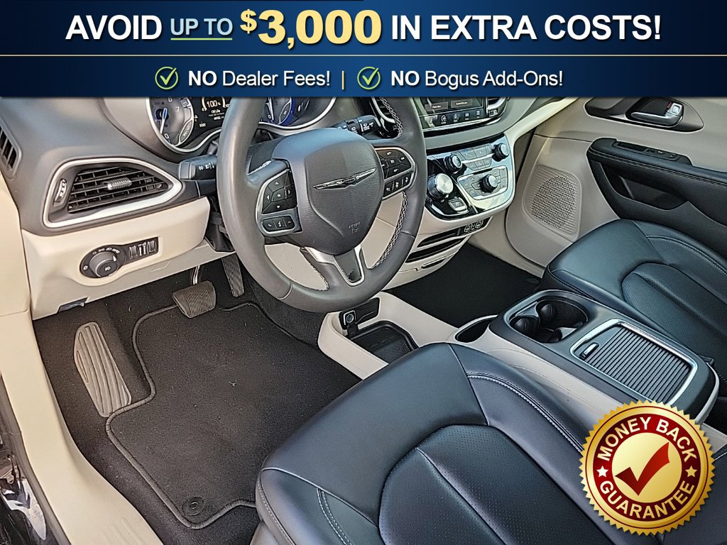Used 2024 Chrysler Pacifica Touring-L FWD image 13