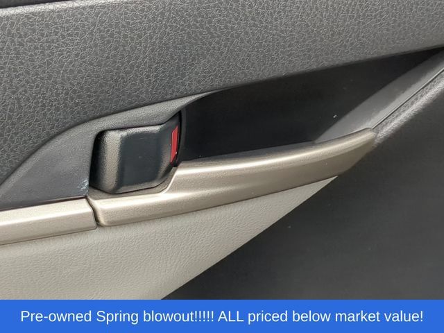Used 2025 Toyota Camry SE FWD image 35