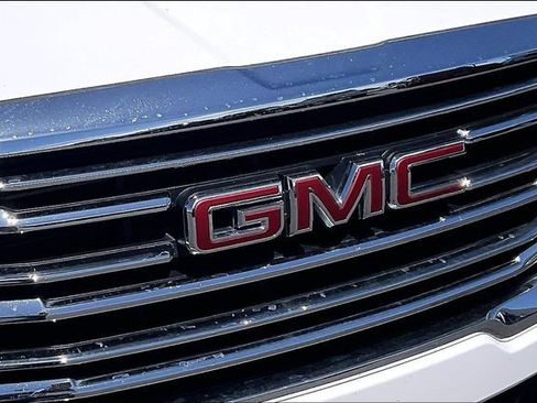 Used 2024 GMC Terrain SLT FWD image 30