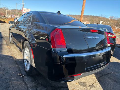 Used 2016 Chrysler 300 C image 10