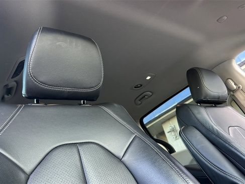 Used 2022 Chrysler Pacifica Touring-L image 15