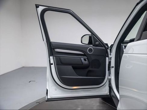 New 2026 Land Rover Discovery Limited Edition AWD/4WD image 24