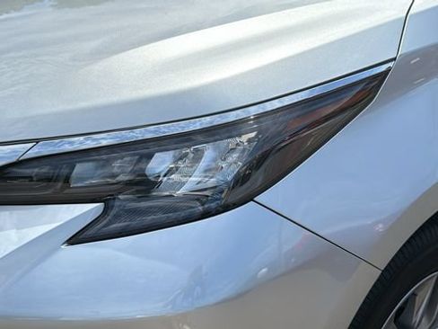Used 2024 Toyota Sienna XLE AWD/4WD image 4