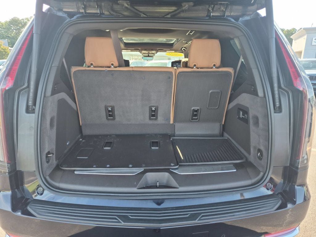 Used 2021 Cadillac Escalade Premium Luxury AWD/4WD image 30