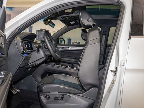 Used 2024 Volkswagen Atlas Cross Sport SEL Premium R-Line image 20