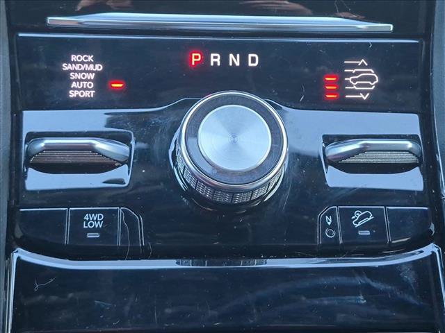 Used 2023 Jeep Grand Cherokee Overland AWD/4WD image 12