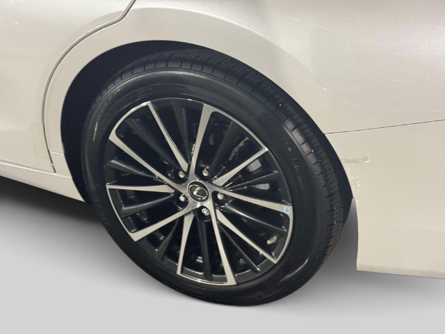 Used 2024 Lexus ES 300h w/ Premium Package FWD image 9