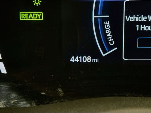 Used 2025 Toyota Camry SE FWD image 19