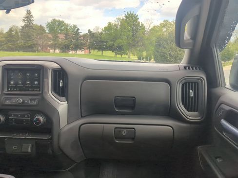 Used 2019 Chevrolet Silverado 1500 Custom w/ Custom Value Package AWD/4WD image 16